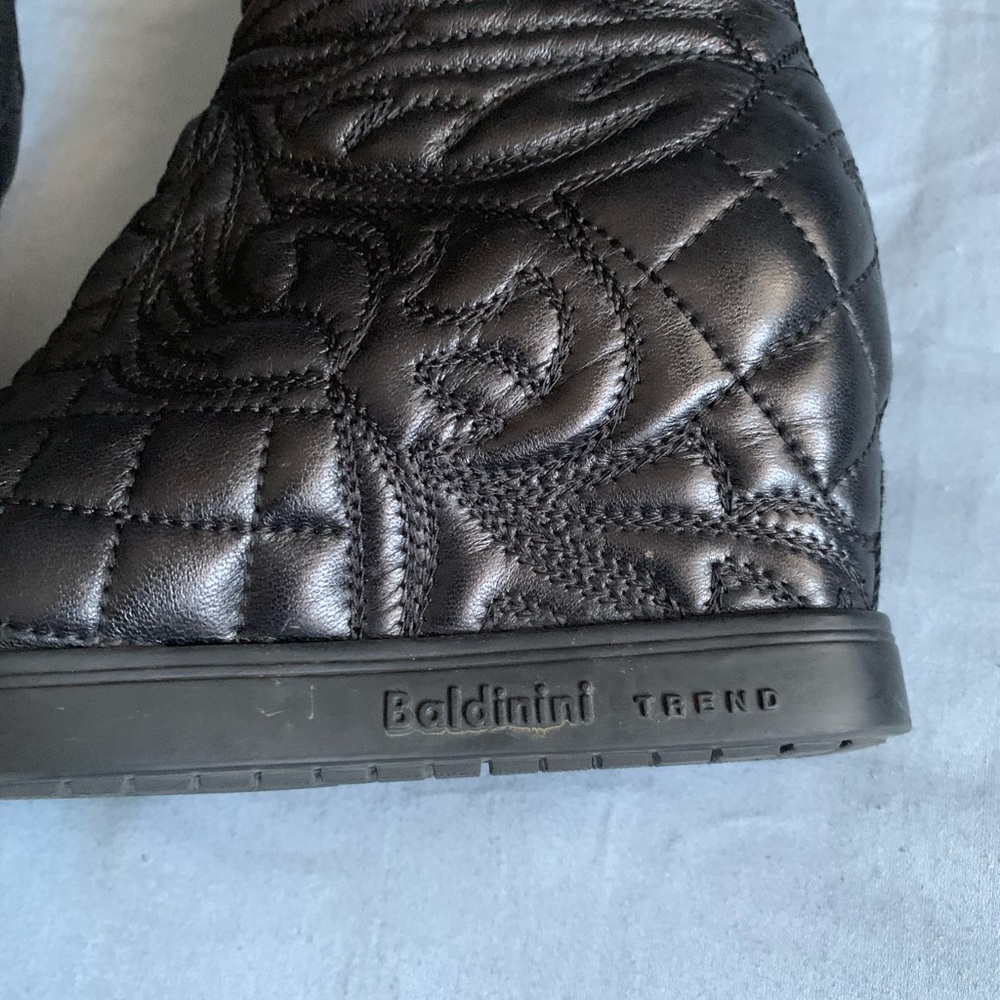 Baldinini quilted ankle booties size 7.5